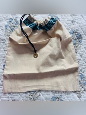 TORY BURCH Canvas Drawstring Dust Bag with Gold Logo Charm